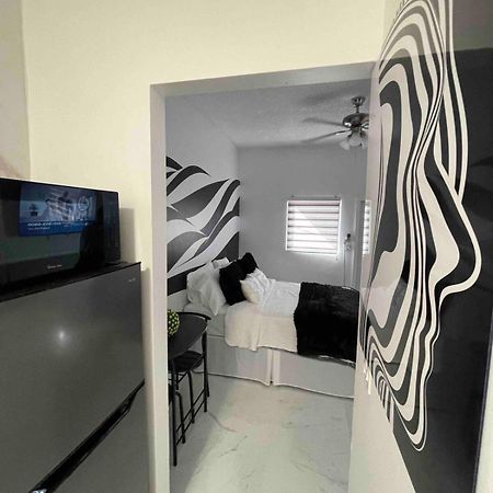 Cozy Studio, Prime Location, Remodeled, 1 Parking West Palm Beach Bagian luar foto