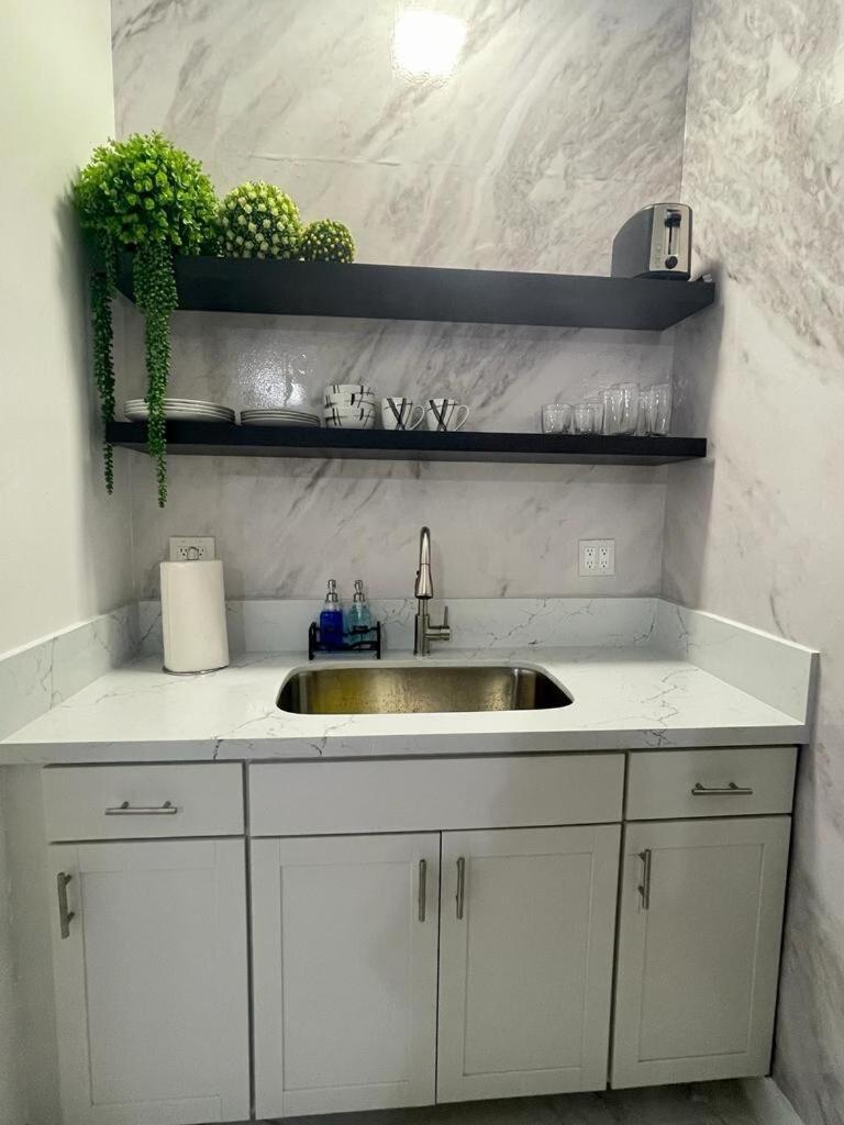 Cozy Studio, Prime Location, Remodeled, 1 Parking West Palm Beach Bagian luar foto