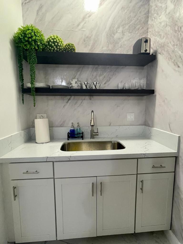 Cozy Studio, Prime Location, Remodeled, 1 Parking West Palm Beach Bagian luar foto