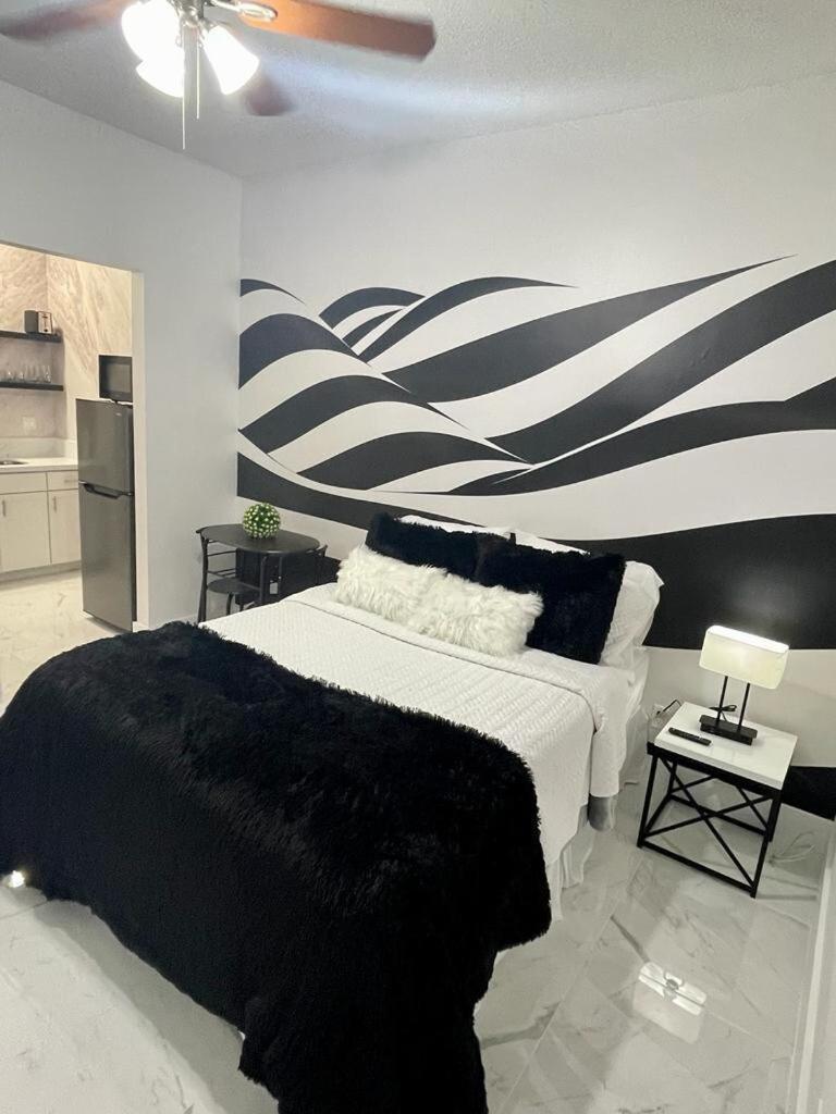 Cozy Studio, Prime Location, Remodeled, 1 Parking West Palm Beach Bagian luar foto