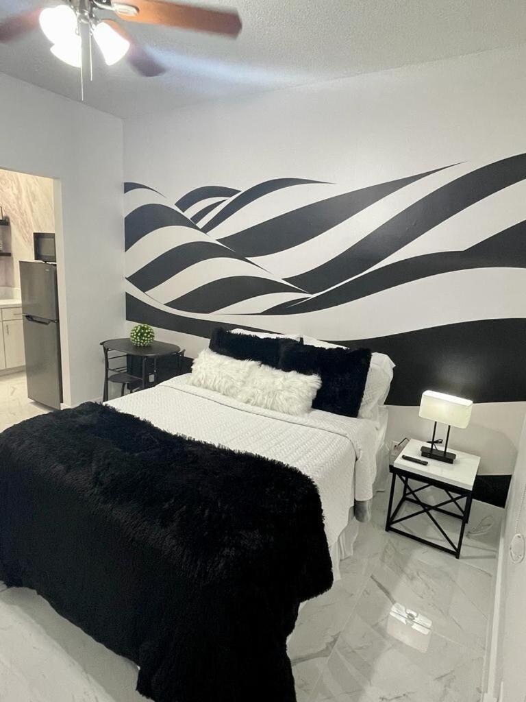 Cozy Studio, Prime Location, Remodeled, 1 Parking West Palm Beach Bagian luar foto