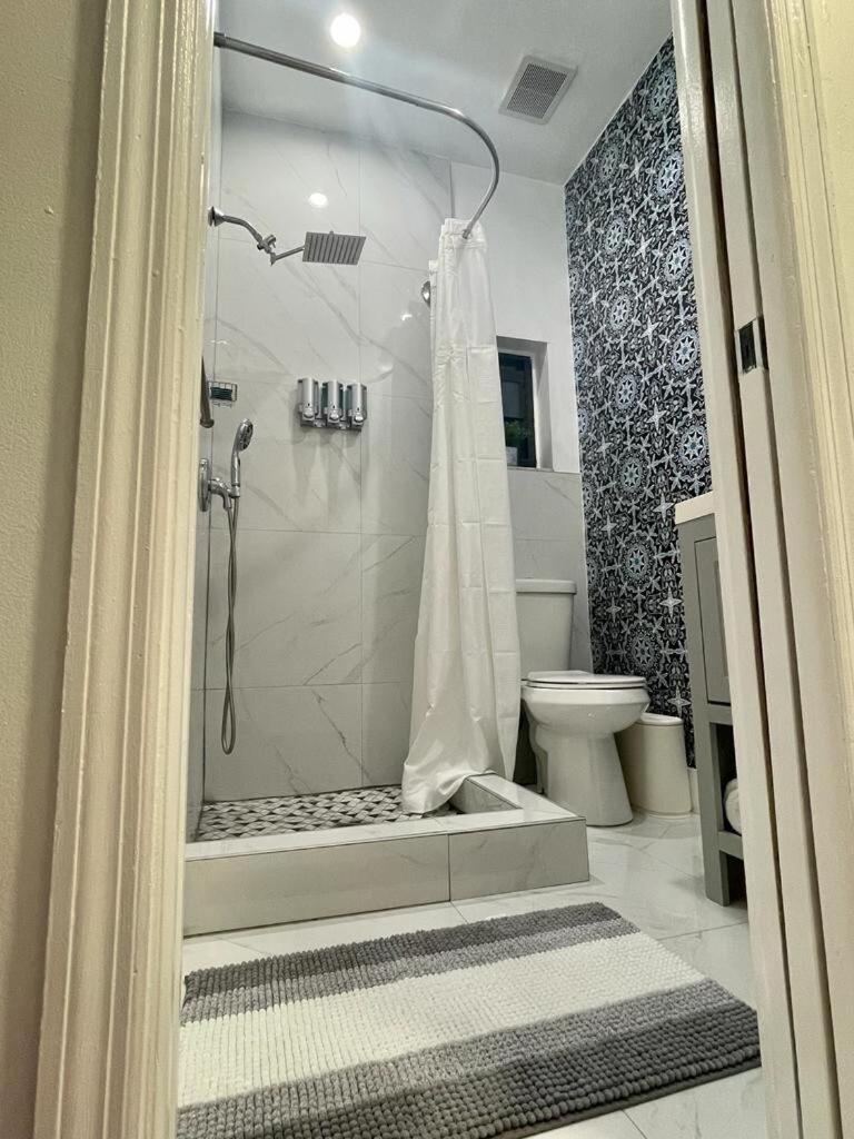 Cozy Studio, Prime Location, Remodeled, 1 Parking West Palm Beach Bagian luar foto