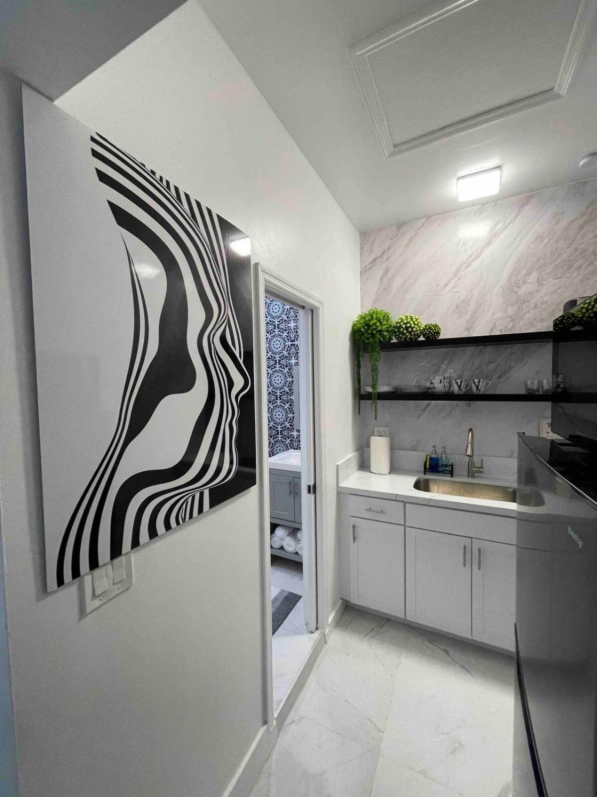 Cozy Studio, Prime Location, Remodeled, 1 Parking West Palm Beach Bagian luar foto