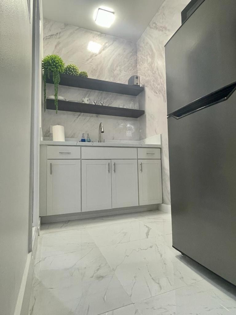 Cozy Studio, Prime Location, Remodeled, 1 Parking West Palm Beach Bagian luar foto